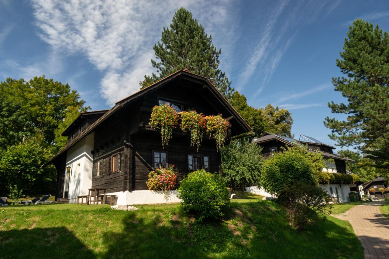 Naturel Hoteldorf Schoenleitn Latschach ober dem Faakersee Exterior foto